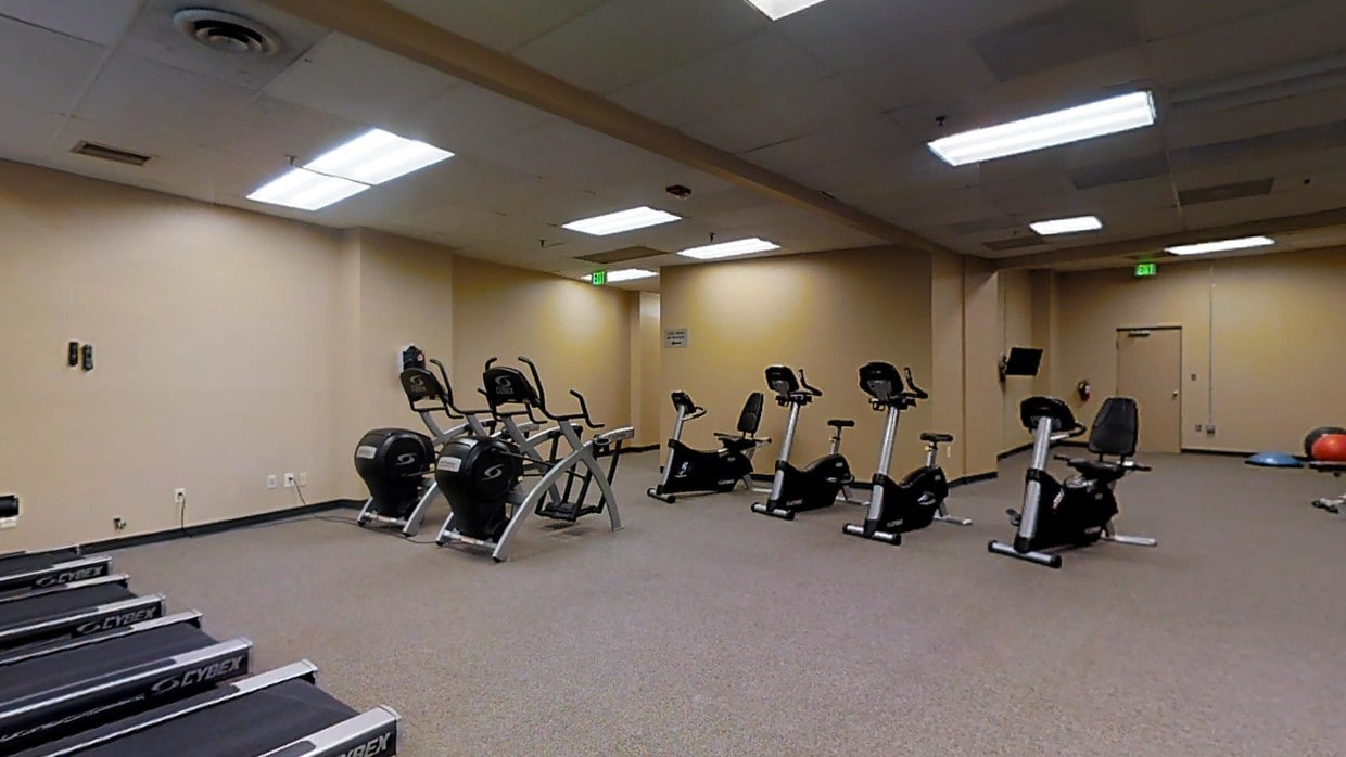 Photo - Hampton Plaza Apartments