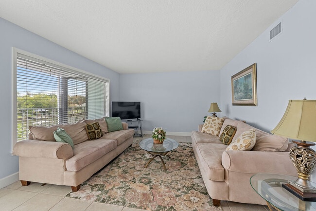 Photo - 23 Royal Palm Pt Unidad B