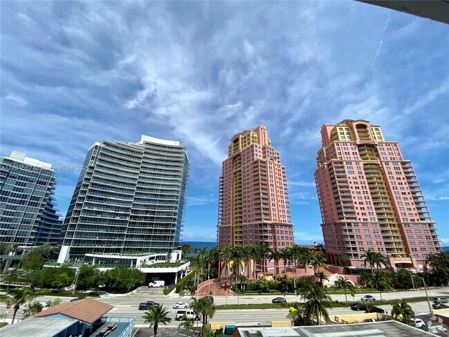 Building Photo - 2200 NE 33rd Ave Unit 7J Rental