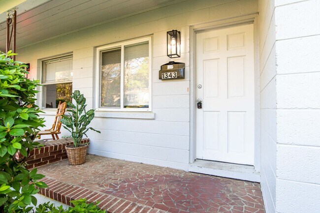 Photo - 1343 Charlotte St