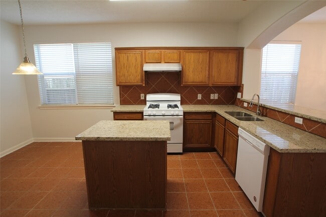 Photo - 814 Forest Thicket Ln