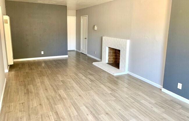 Building Photo - Great 3 Bed 1 Bath House with Garage in Ri...