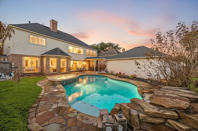 Building Photo - 5007 Cambridge St