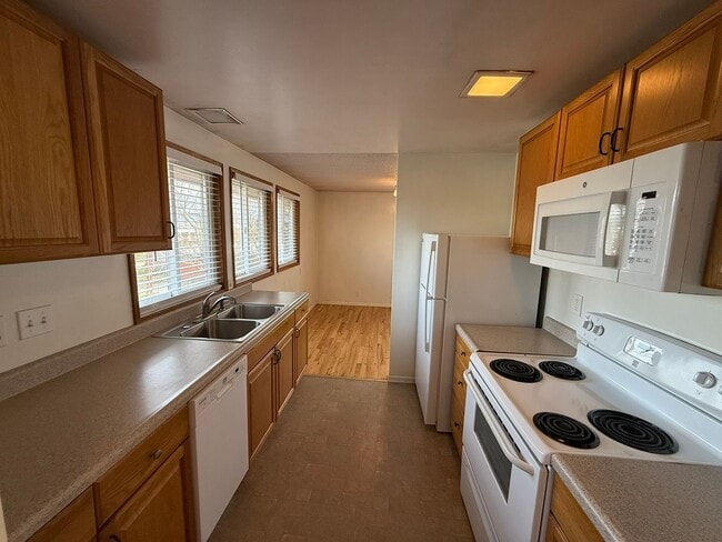 Photo - 376-25 (1605 &amp; 1607) Unit 1607