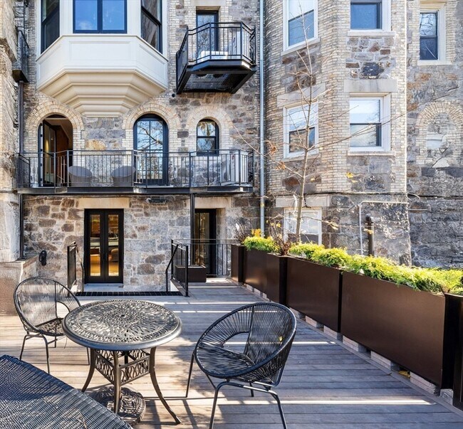 Photo - 320 Tappan St Unit 4