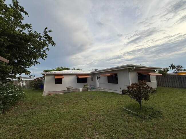 817 Elm Rd