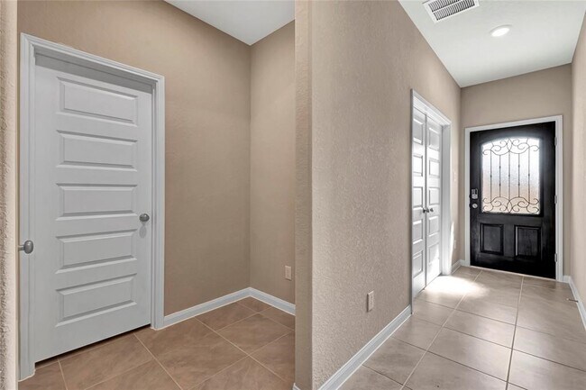 903 Cloverdale Dr