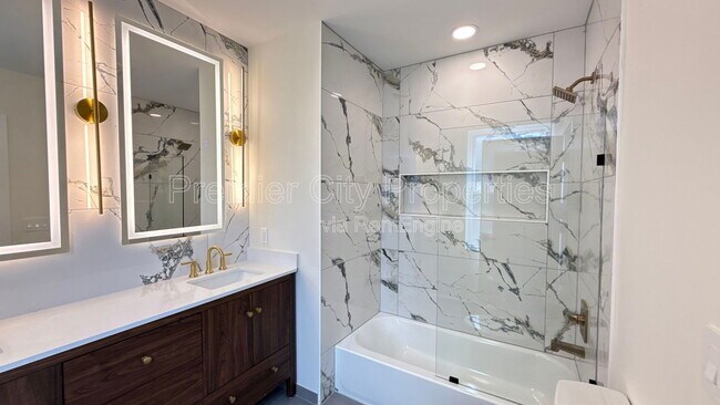 Building Photo - 240 Mcgregor Ave Unit 1