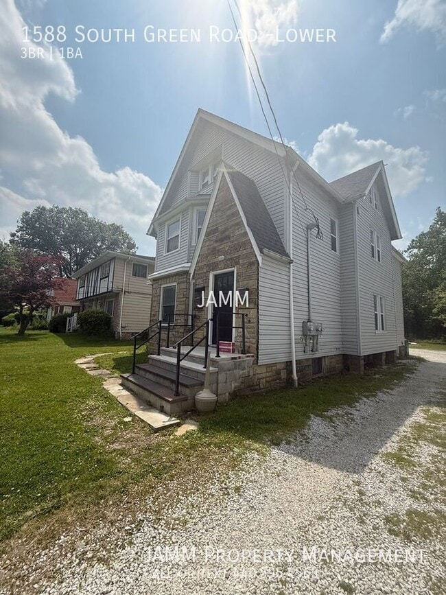 Building Photo - 1588 S Green Rd Rental