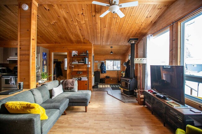 Photo - 943 Chem. Kennedy Unit SI ID1467753P