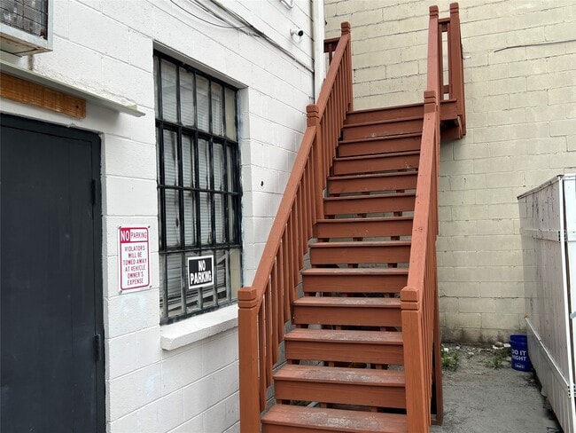 130 W Main St Unit 1