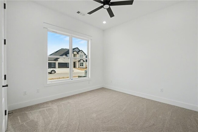 Photo - 310 Hedge Dr