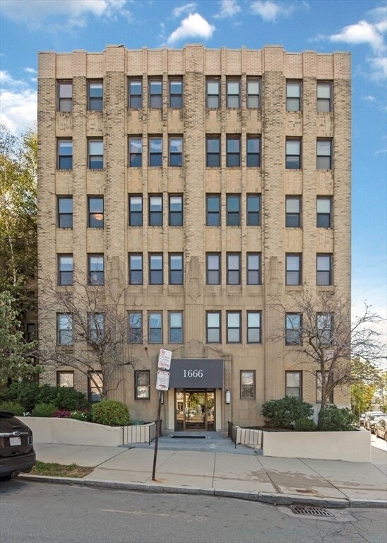 Building Photo - 1666 Commonwealth Ave Unit 52