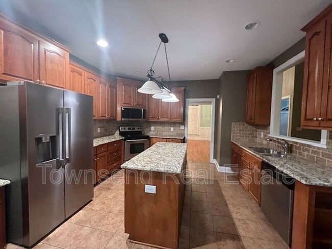 Photo - 305 W Summerchase Dr