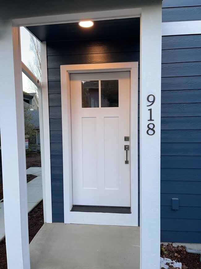 Photo - 918-922 Billy Frank Jr. St Unit 918