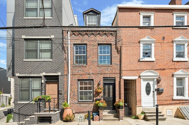 street facing view - 923 N Lawrence St Casa Adosada