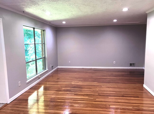 Photo - 1638 Delia Dr