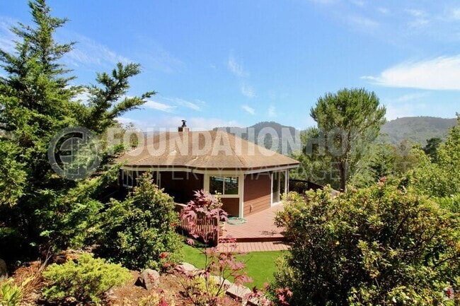 Building Photo - 817 Ridgeview Dr Rental