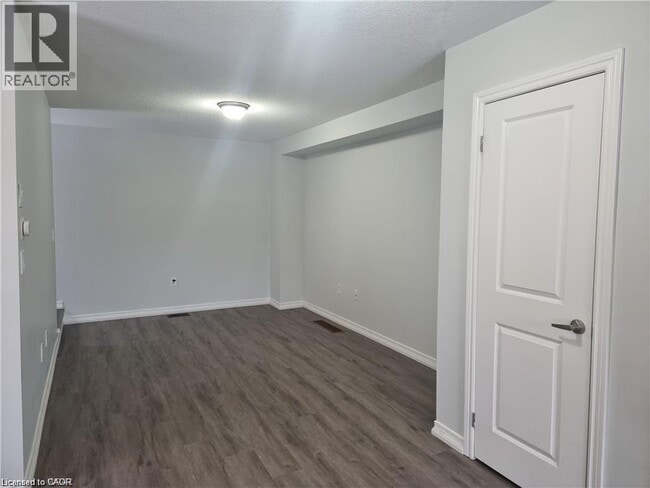 Photo - 701 Homer Watson Blvd Unité 1