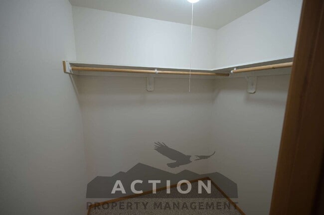Photo - 2 bed 1 bath, top floor apartment in Port Angeles, close to Peninsula College and the Olympic Nat... Unidad #4