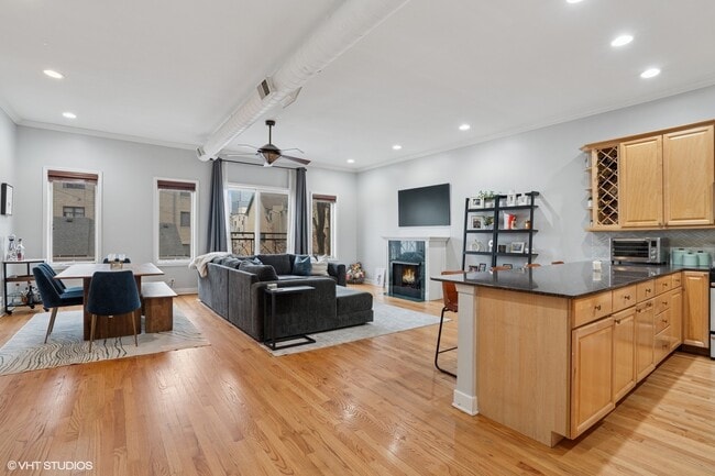 Photo - 426 N Noble St Unit 3