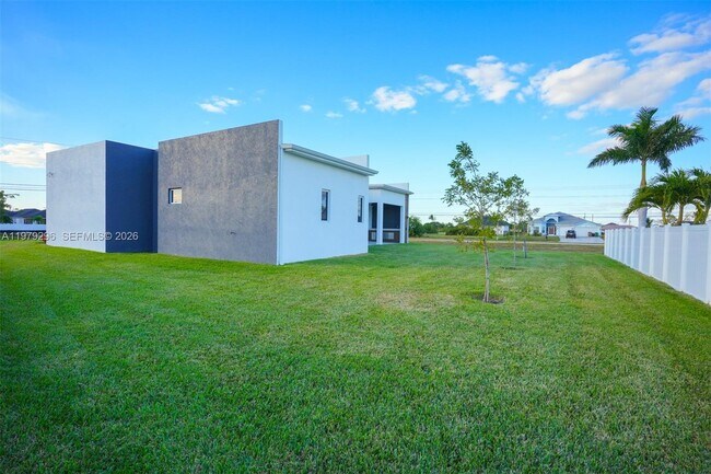 Photo - 5 SW 26th Pl