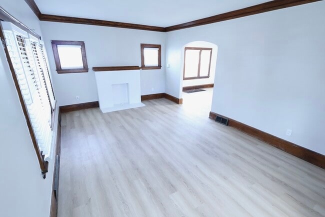 Building Photo - 295 Noble Ave