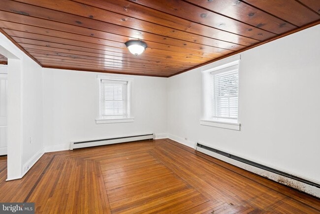 Photo - 1687 E Main St