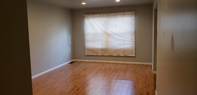 Photo - 86 Earlmoor Blvd