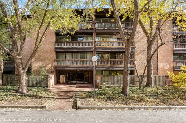 Building Photo - 5600 Hillcrest Ln Unit 3D