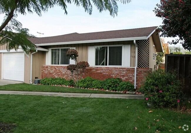 Building Photo - $3,395, 2/1 Santa Clara Duplex 1 Mile from... Rental