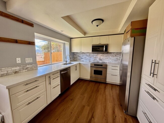 Photo - ***Special***Large 3 bedroom home in quiet neighborhood cul-de-sac with amazing views