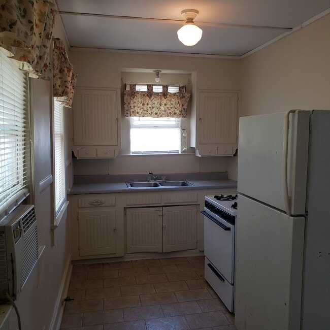 Photo - 715 N Main St Unidad B