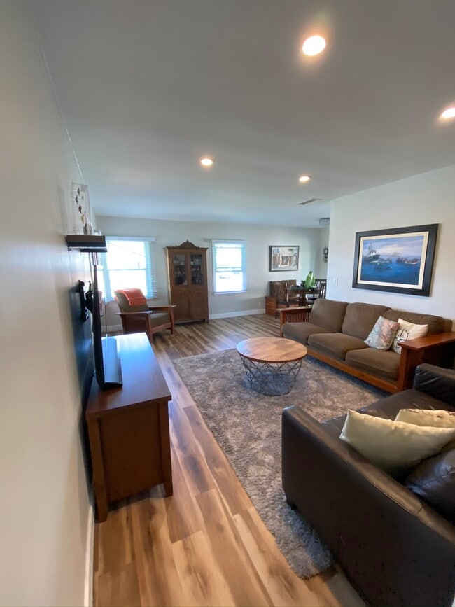 Photo - 1833 W Thomas Way