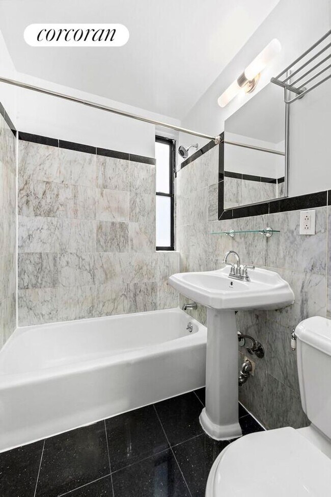 Photo - 77 W 68th St