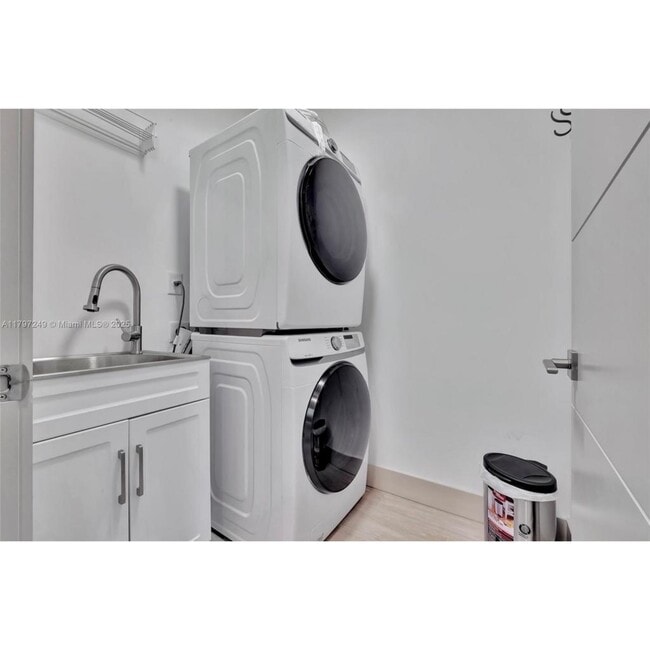 Photo - 2924 Bird Ave