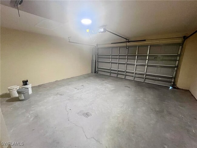 Building Photo - 704 NE 2nd Pl