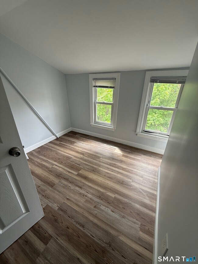 Photo - 103 Walnut St Unit 3rd Floor