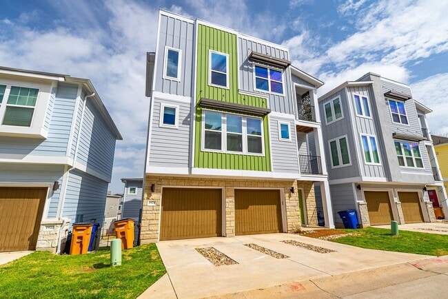 Photo - Beautiful 2 bedroom, 2.5 bathroom home in South East Austin!!!