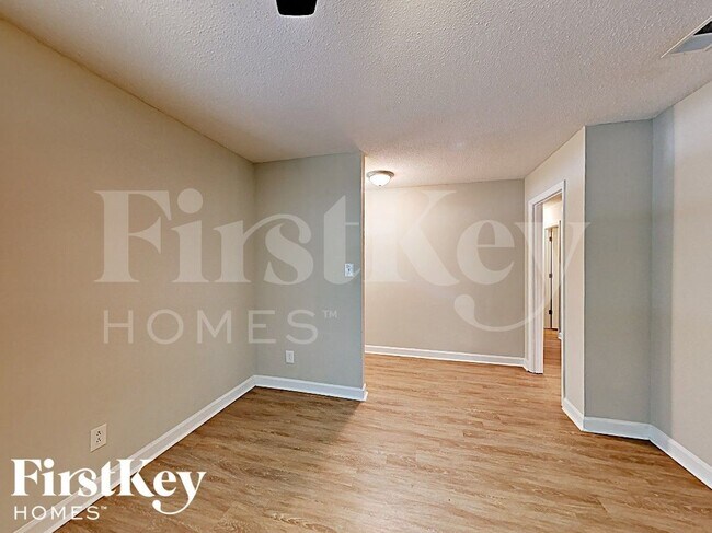 6107 Rockwell Dr