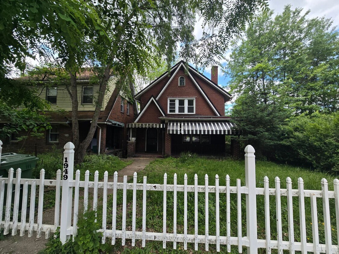 3 Bedroom House with Beautiful Front Porch... - 3 Bedroom House with Beautiful Front Porch...
