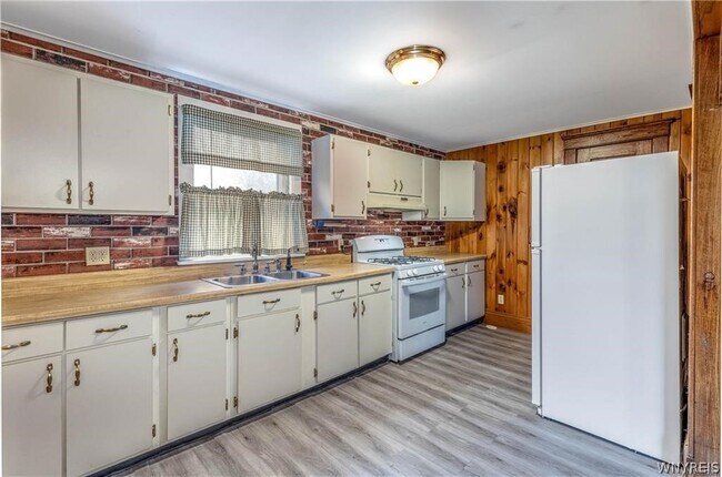 Photo - 319 Wheatfield St