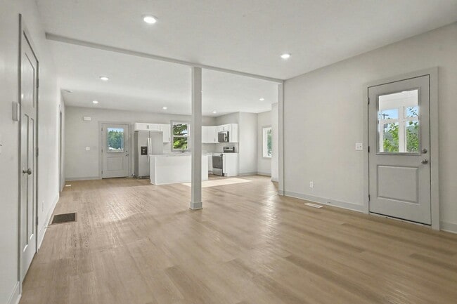 Photo - 201 Monroe St
