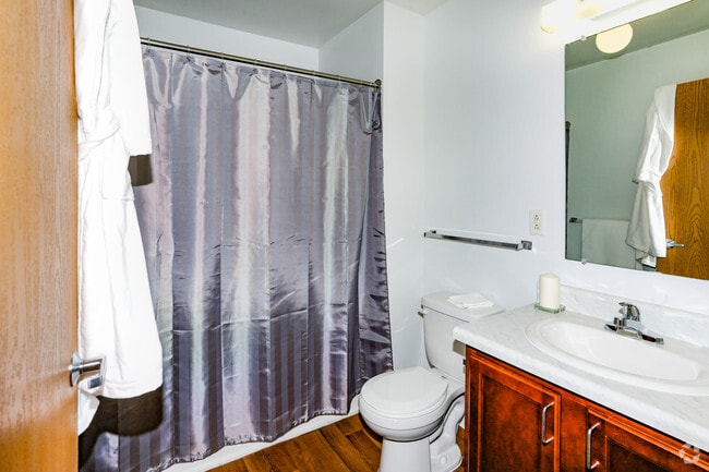 2 BR, 2 BA