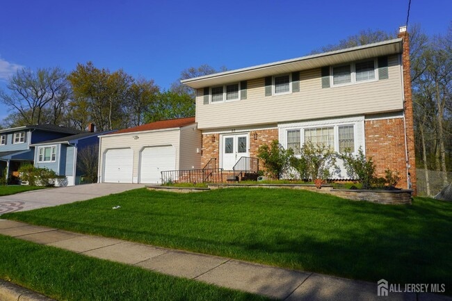 Photo - 32 Eileen Way