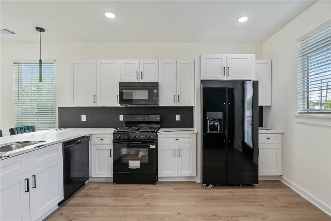 Building Photo - 3522 Center St Unit A Rental
