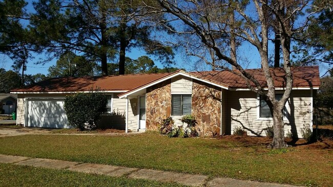 Photo - 841 Meadow Ln House