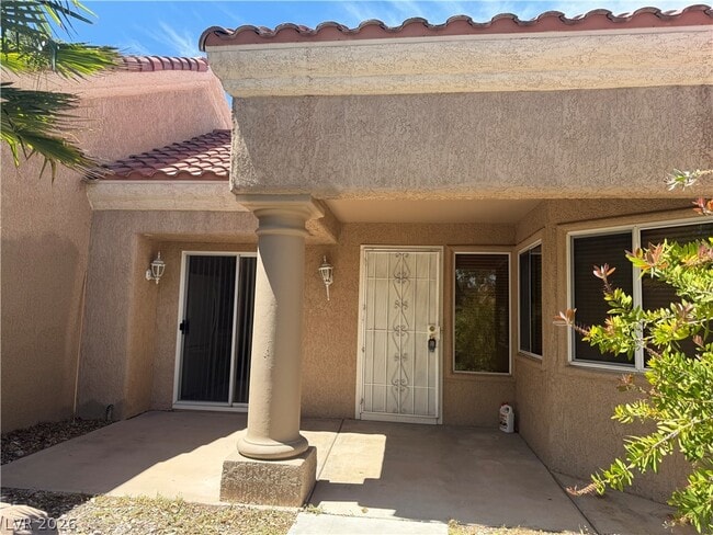 Building Photo - 2425 Showcase Dr