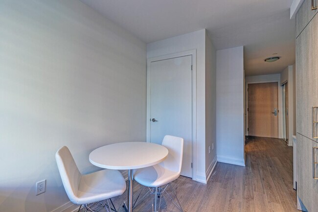 Photo - Bachelor Unit 1