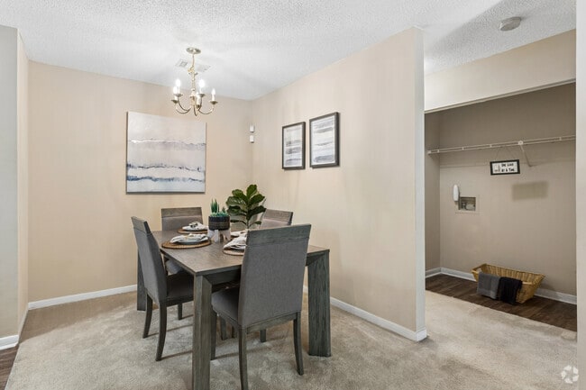 2BR, 2BA - 1,005SF - Dining Room - Arbor Crossing